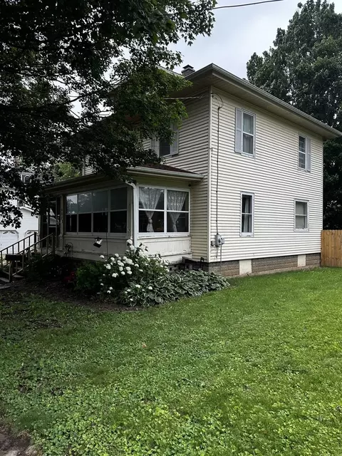 Exterior - 407 N Genesee St, Morrison, IL 61270 photo 4 of 7