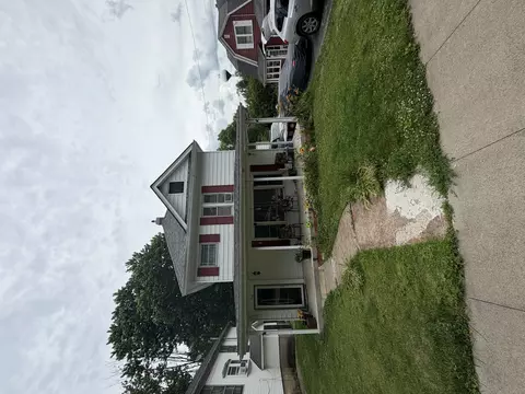 716 S Jackson St, Mount Carroll, IL 61053