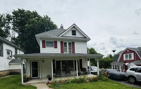 716 S Jackson St, Mount Carroll, IL 61053