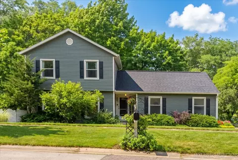 452 N Glengarry Dr, Geneva, IL 60134