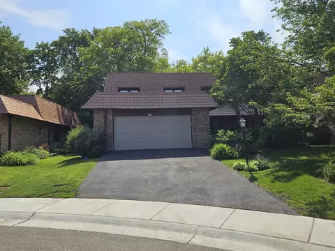 3912 Dundee Rd, Northbrook, IL 60062