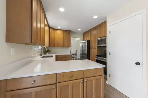 Kitchen - 3020 Middlebury Ct, Aurora, IL 60504 photo 3 of 3