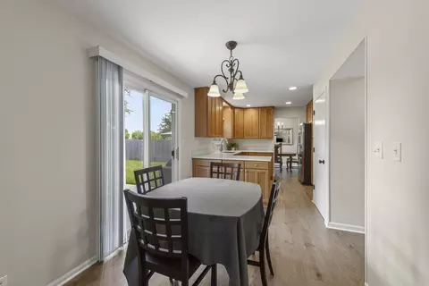 Dining - 3020 Middlebury Ct, Aurora, IL 60504 photo 2 of 2