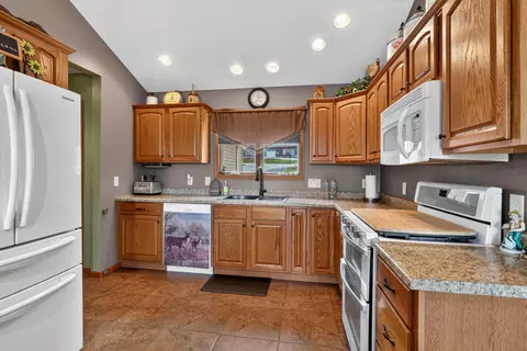Kitchen - 1698 100th Ave, Aledo, IL 61231 photo 2 of 4