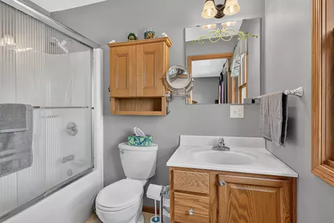 Bath - 1698 100th Ave, Aledo, IL 61231 photo 1 of 3