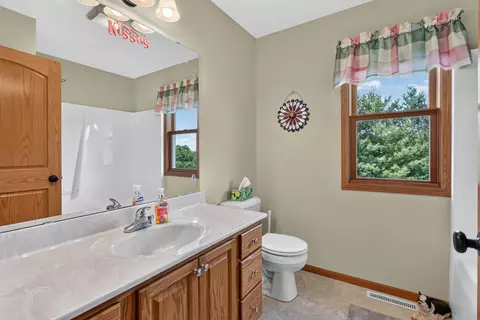 Bath - 1698 100th Ave, Aledo, IL 61231 photo 2 of 3