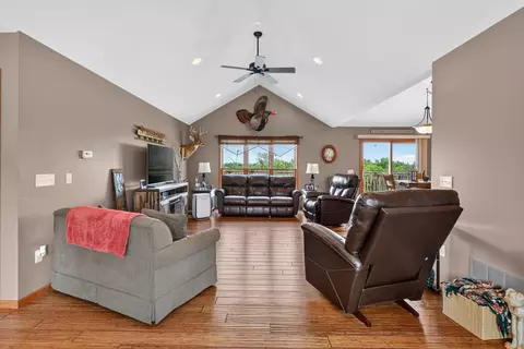 Living - 1698 100th Ave, Aledo, IL 61231 photo 1 of 4