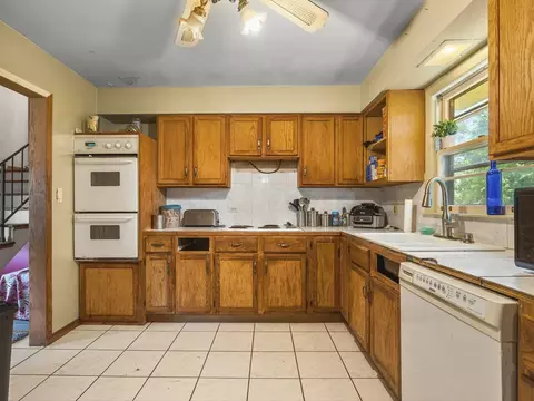 219 Walter Ct, Elgin, IL 60123 photo 7