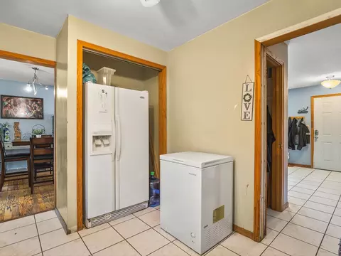 219 Walter Ct, Elgin, IL 60123 photo 8