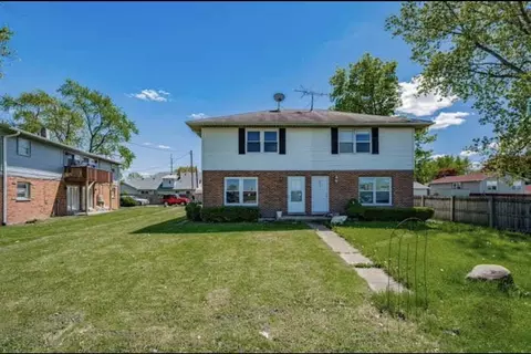 390 W Indian Trl, Aurora, IL 60506