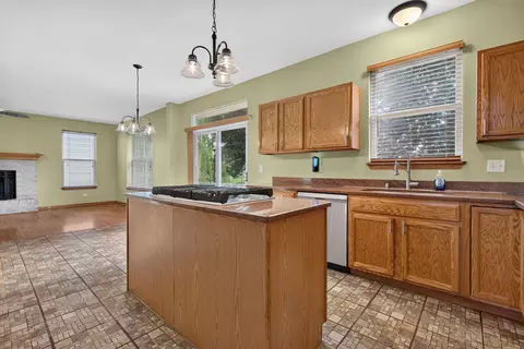 Kitchen - 1913 Windstone Dr, Plainfield, IL 60586 photo 1 of 4