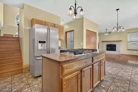 Kitchen - 1913 Windstone Dr, Plainfield, IL 60586 photo 2 of 4