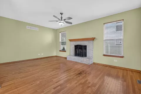 Living - 1913 Windstone Dr, Plainfield, IL 60586 photo 4 of 8