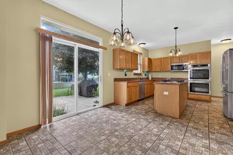 Kitchen - 1913 Windstone Dr, Plainfield, IL 60586 photo 4 of 4