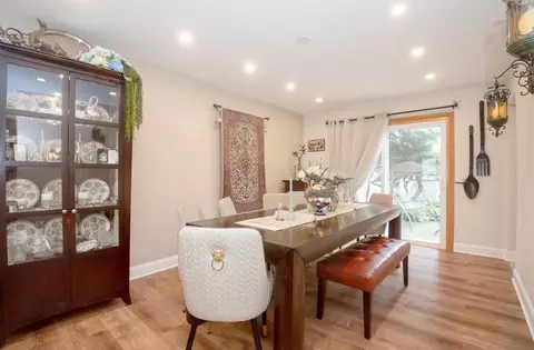 Dining - 1909 E Maya Ln, Mount Prospect, IL 60056 photo 2 of 2