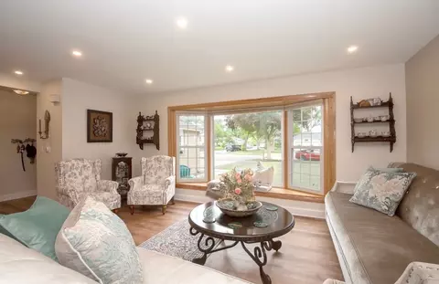 Living - 1909 E Maya Ln, Mount Prospect, IL 60056 photo 2 of 4