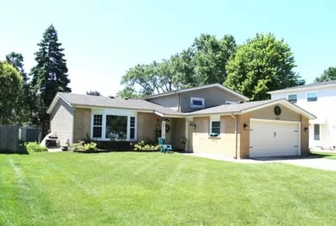Exterior - 1909 E Maya Ln, Mount Prospect, IL 60056 photo 3 of 6
