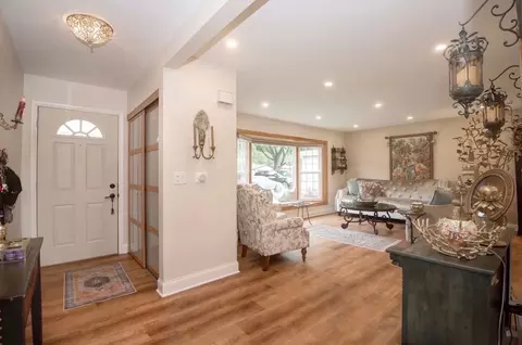 Entry Way - 1909 E Maya Ln, Mount Prospect, IL 60056 photo 1 of 3