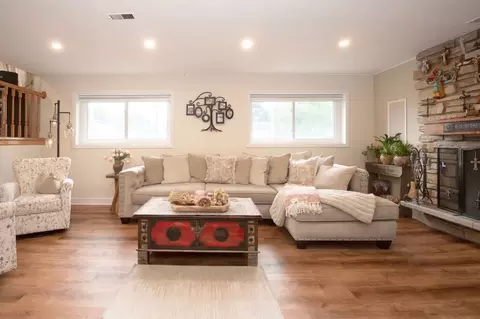 Living - 1909 E Maya Ln, Mount Prospect, IL 60056 photo 3 of 4