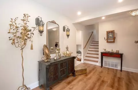 Entry Way - 1909 E Maya Ln, Mount Prospect, IL 60056 photo 2 of 3