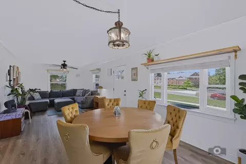 Dining - 707 E 9th St, Lockport, IL 60441 photo 2 of 3