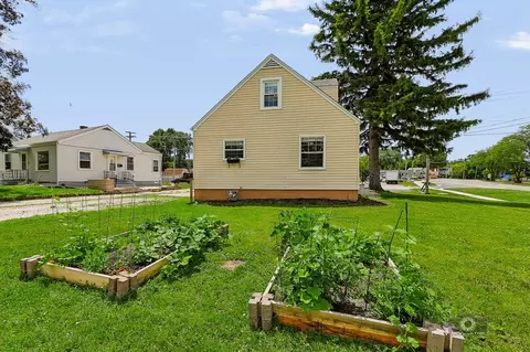 Exterior - 707 E 9th St, Lockport, IL 60441 photo 9 of 10