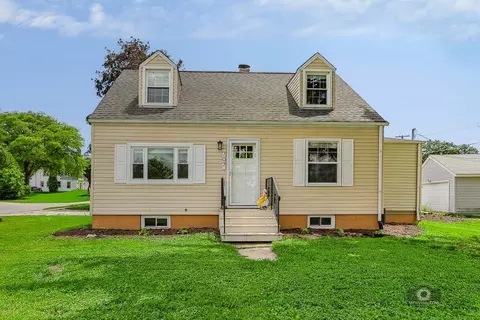707 E 9th St, Lockport, IL 60441