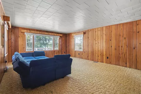 Living - 15660 Ebson Rd, Fulton, IL 61252 photo 2 of 5