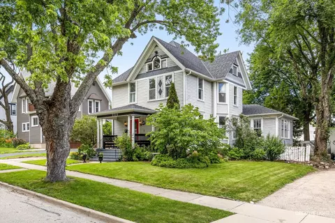 206 Oregon Ave, West Dundee, IL 60118