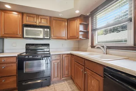 Kitchen - 1428 Hanson Dr, Normal, IL 61761 photo 2 of 4
