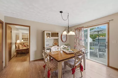Dining - 3610 73rd St, Moline, IL 61265 photo 3 of 3