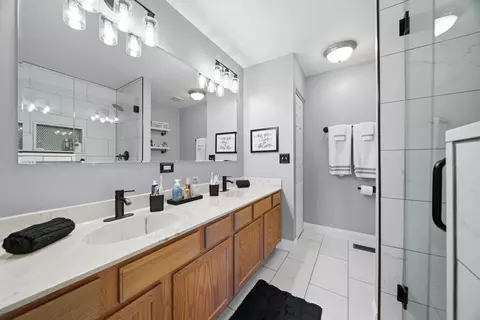 Bath - 11035 Quail Dr, Mokena, IL 60448 photo 2 of 4