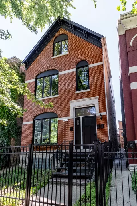 2017 W Huron St, Chicago, IL 60612
