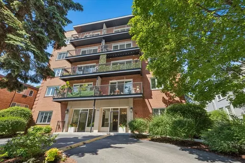 930 Hinman Ave #504, Evanston, IL 60202