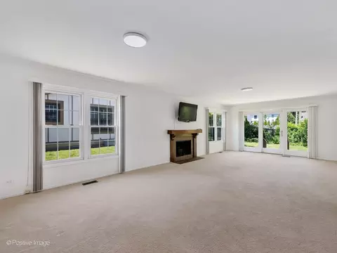 Living - 1039 Oakview Dr, Wheaton, IL 60187 photo 4 of 8