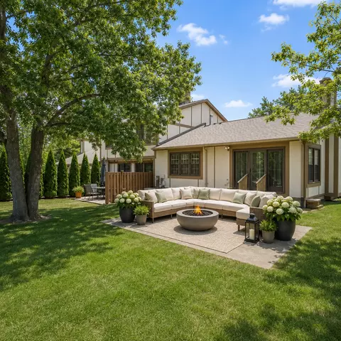 Exterior - 1039 Oakview Dr, Wheaton, IL 60187 photo 8 of 10