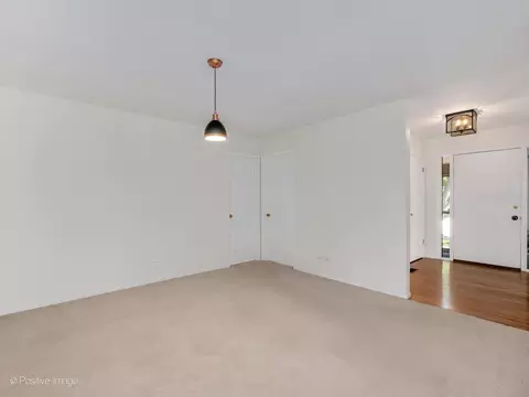 Living - 1039 Oakview Dr, Wheaton, IL 60187 photo 3 of 8