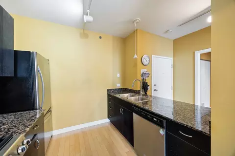 Kitchen - 8 E Randolph St #1803, Chicago, IL 60601 photo 2 of 2