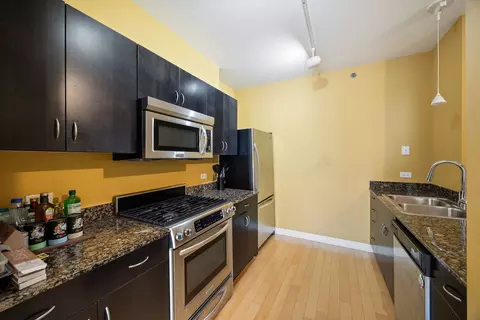 Kitchen - 8 E Randolph St #1803, Chicago, IL 60601 photo 1 of 2