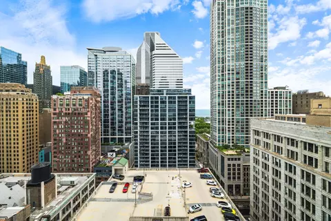 Exterior - 8 E Randolph St #1803, Chicago, IL 60601 photo 1 of 2