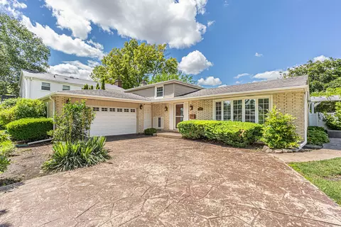 210 W Pickwick Rd, Arlington Heights, IL 60005
