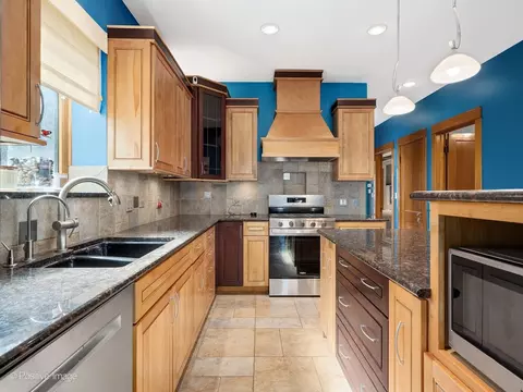Kitchen - 6427 27th Pl, Berwyn, IL 60402 photo 6 of 7
