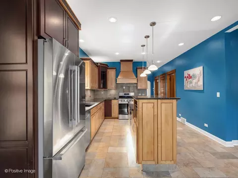 Kitchen - 6427 27th Pl, Berwyn, IL 60402 photo 4 of 7