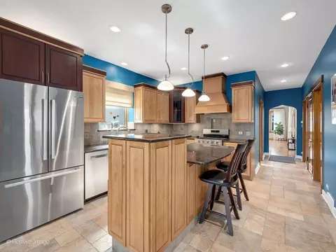 Kitchen - 6427 27th Pl, Berwyn, IL 60402 photo 3 of 7