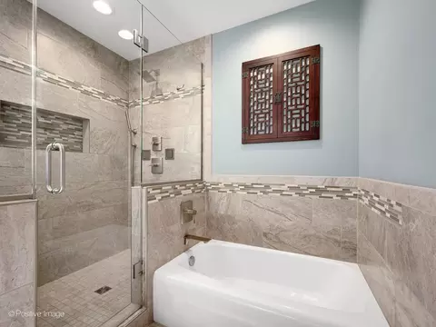 Bath - 6427 27th Pl, Berwyn, IL 60402 photo 4 of 4