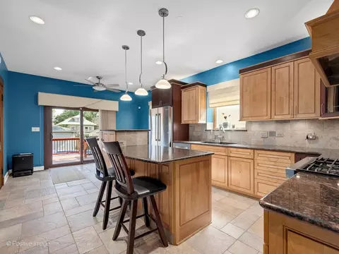 Kitchen - 6427 27th Pl, Berwyn, IL 60402 photo 1 of 7