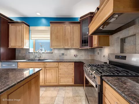 Kitchen - 6427 27th Pl, Berwyn, IL 60402 photo 2 of 7