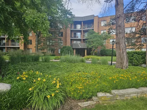 950 E Wilmette Rd #401, Palatine, IL 60074