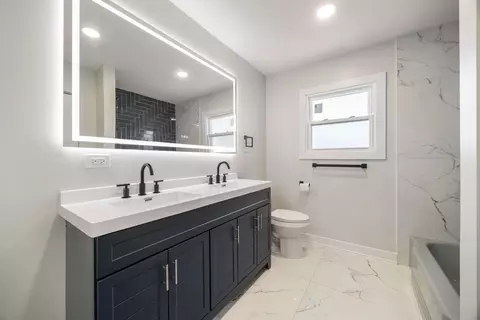 Bath - 15023 Mission Ave, Oak Forest, IL 60452 photo 1 of 3