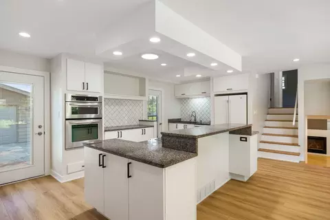 Kitchen - 15023 Mission Ave, Oak Forest, IL 60452 photo 2 of 6